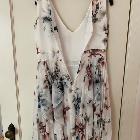 Le Chateau floral midi dress, size M - Picture 3 of 6